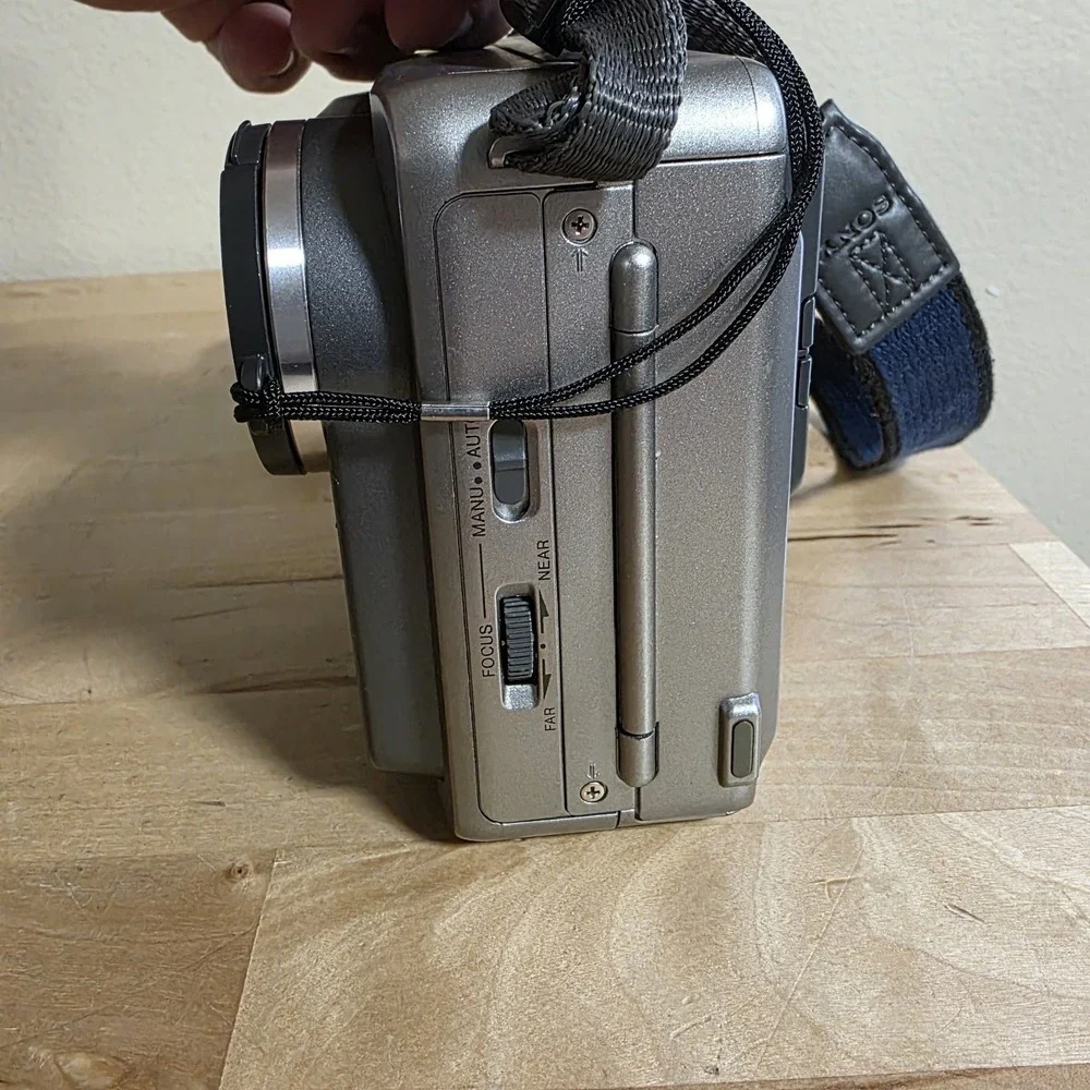 Sony Mavica MVC-FD7 Digital 90s y2k Floppy Camera 0.3MP 10x Zoom Silver WORKS